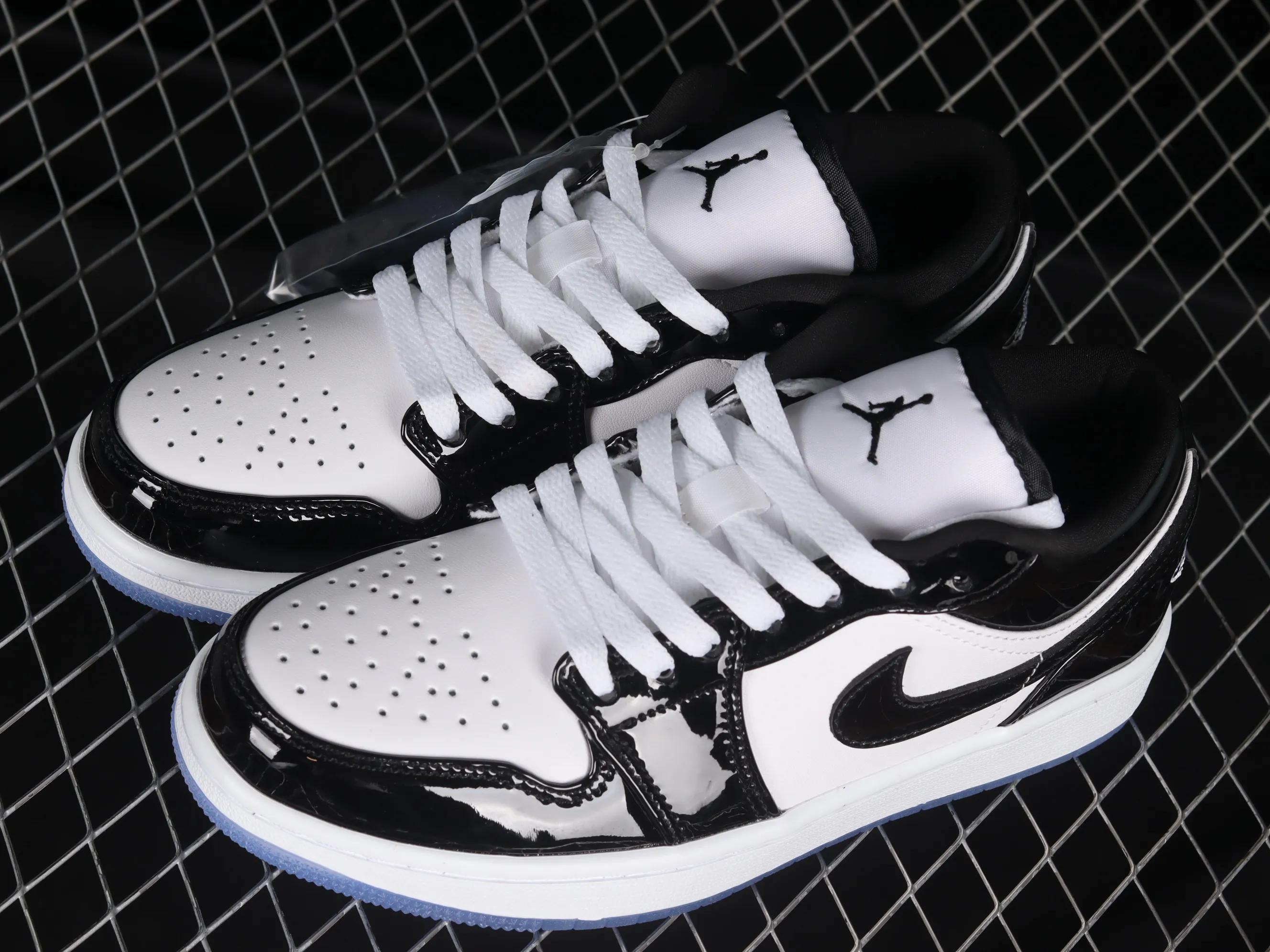 All categories Air Jordan Jordan series basketball shoes Air Jordan 1 Low Air Jordan 1 Low "Concord" AJ1 Joe 1 Concord black and white patent leather low-top basketball shoes DV1309-100